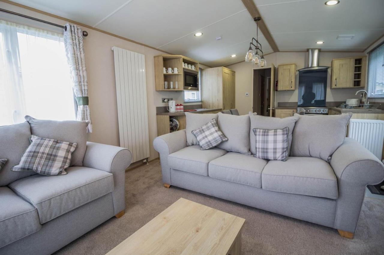 Beautiful 6 Berth Caravan With Decking At Southview Holiday Park Ref 33024O 호텔 스케그니스 외부 사진