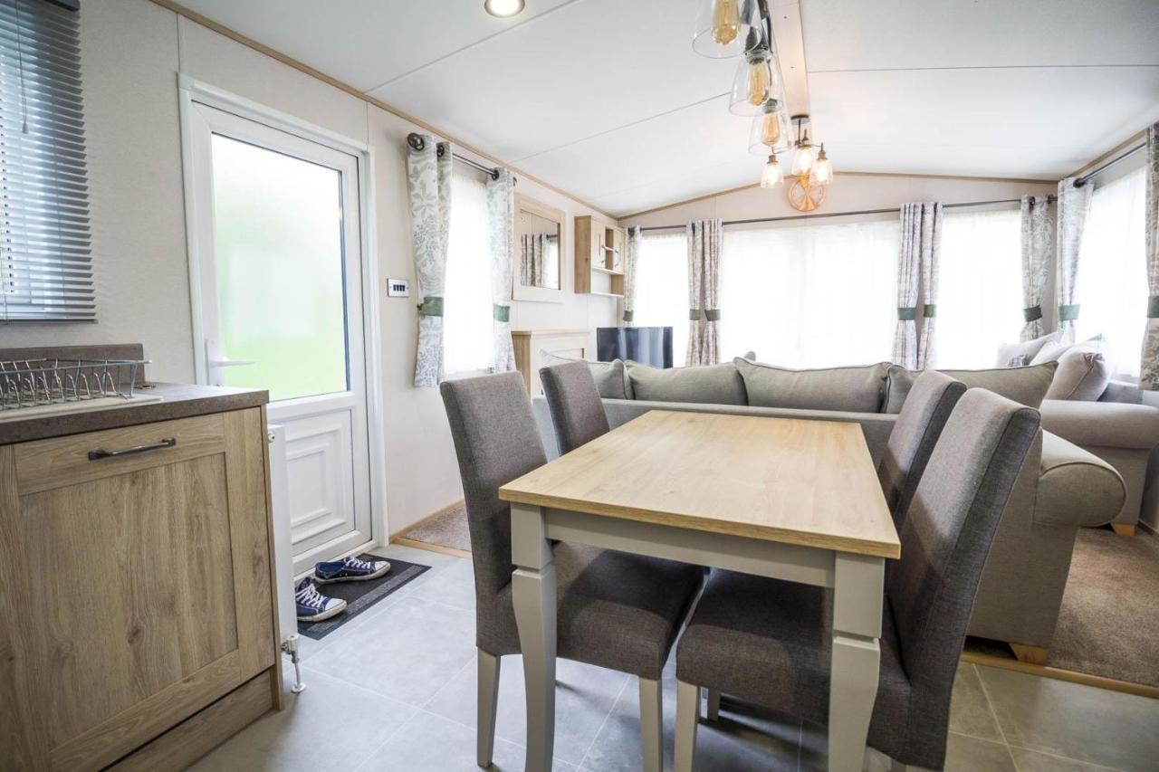 Beautiful 6 Berth Caravan With Decking At Southview Holiday Park Ref 33024O 호텔 스케그니스 외부 사진