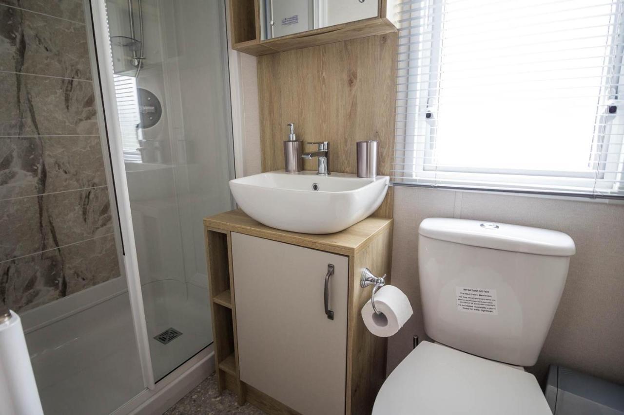 Beautiful 6 Berth Caravan With Decking At Southview Holiday Park Ref 33024O 호텔 스케그니스 외부 사진