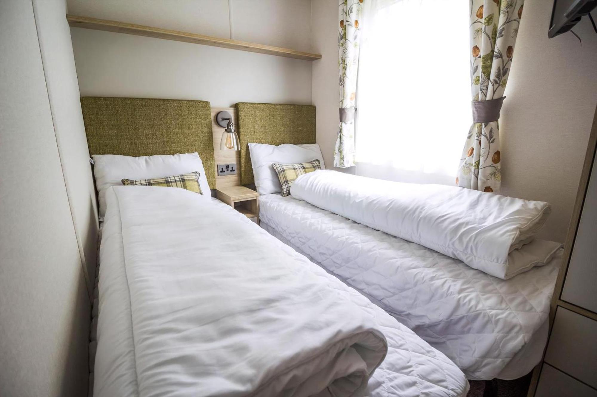 Beautiful 6 Berth Caravan With Decking At Southview Holiday Park Ref 33024O 호텔 스케그니스 외부 사진