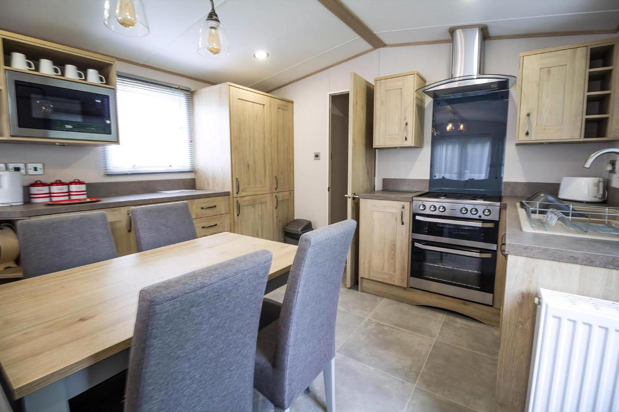Beautiful 6 Berth Caravan With Decking At Southview Holiday Park Ref 33024O 호텔 스케그니스 외부 사진