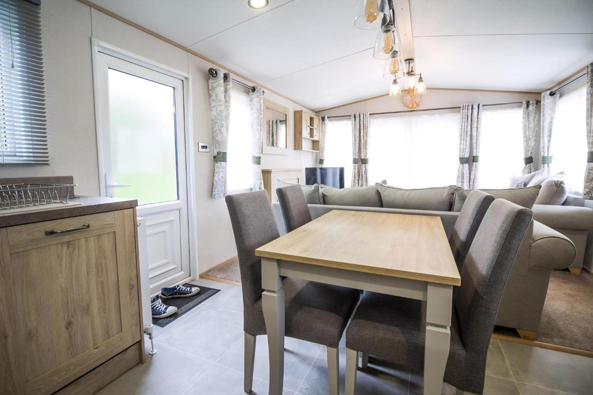 Beautiful 6 Berth Caravan With Decking At Southview Holiday Park Ref 33024O 호텔 스케그니스 외부 사진